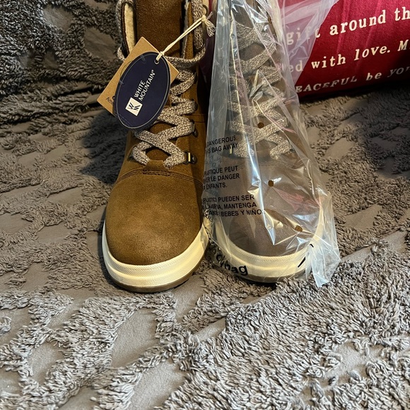 NWT white mountain size is 11 - Picture 2 of 4